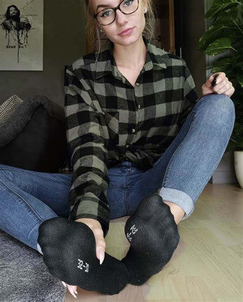 Socks porn : Many advantages. Our site offers several categories including search sock feet porn so you can quickly find the videos that might interest you and delight you at any time. If you want to benefit from many advantages, simply for it to register.